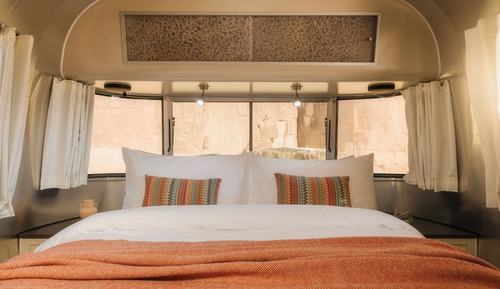 Room, 1 Queen Bed (Oasis Caravan)