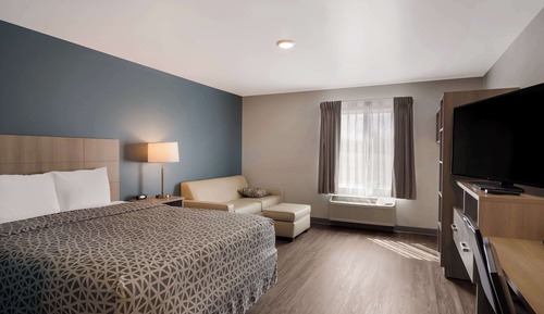 Queen Suite with Sofa