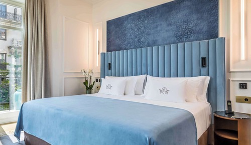 Deluxe Room, Corner (1A-1C)