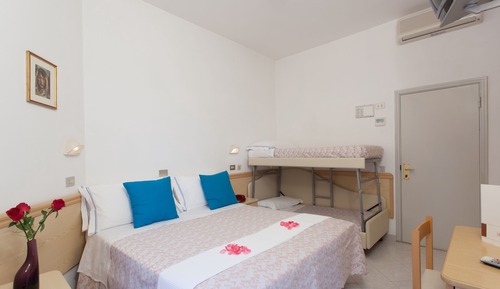 Classic Quadruple Room