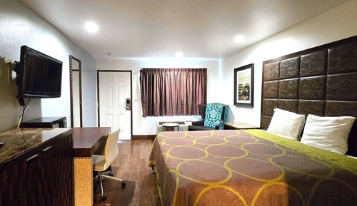 Room, 1 King Bed, Smoking