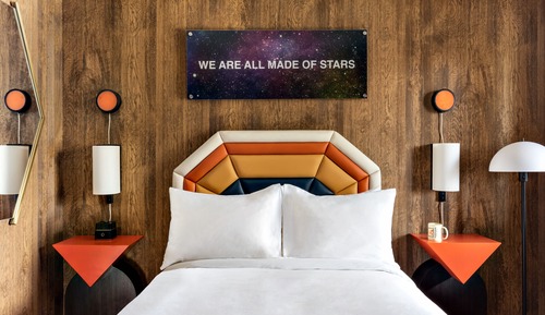 Medium 1st Floor 1 Queen Bed