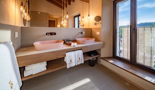 Romantic Room, Vineyard View
