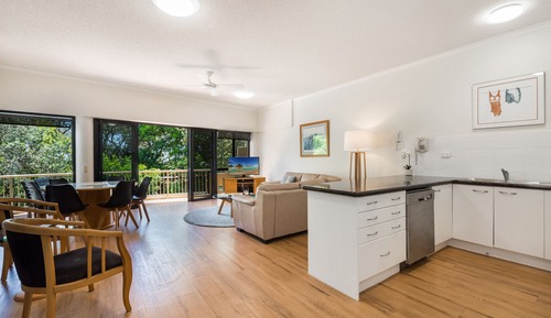 3 Bedroom Mid-Level Apartment 