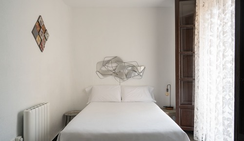 Triple Room, Shared Bathroom (outdoor balcony to Cuesta Gomerez )