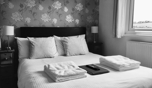 Double Room, Ensuite (Room 2 - Heligan)