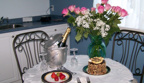Romantic Cabin, 1 Queen Bed, Jetted Tub, Ocean View (Moonlight cottage)