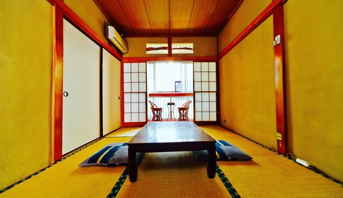 Japanese Style 10sqm, Shared Bathroom and Toilet, 3 people max