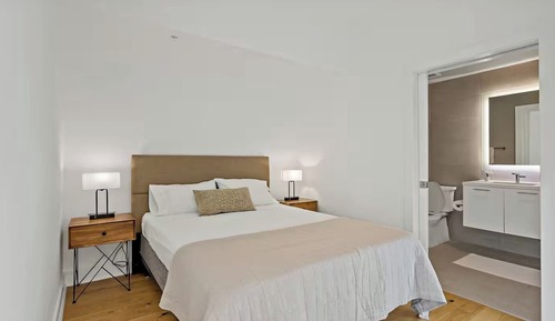 Grand Apartment, 1 Queen Bed, Refrigerator & Microwave, City View