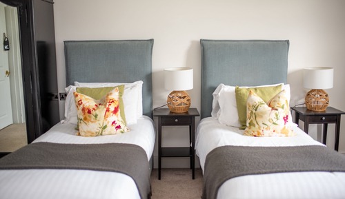 Twin Room, Ensuite, Garden View (First floor)