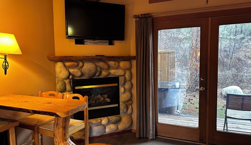 Cabin, 1 Queen Bed, Non Smoking, Hot Tub