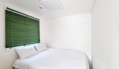 Basic Double Room (2)