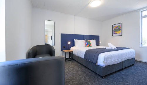 FAMILY SUITE WITH KITCHENETTE & ENSUITE BATHROOM