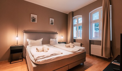 *Big Urban* 2-Room Apartment with Eat-in Kitchen