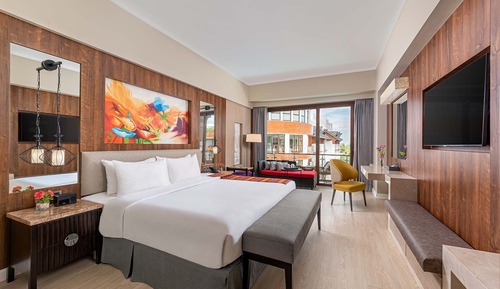 Grand Room, Pool View