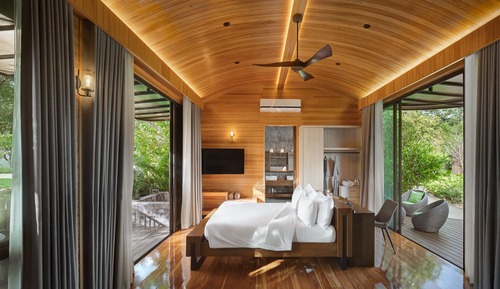 Suite Villa Outdoor Jacuzzi