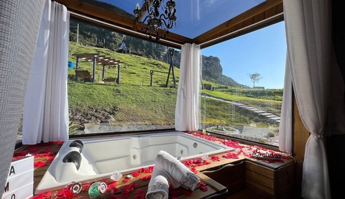 Honeymoon Chalet, Jetted Tub, Mountain View