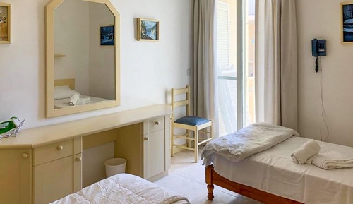 Family Apartment, 2 Bedrooms (Seafront apartment in Gozo,)