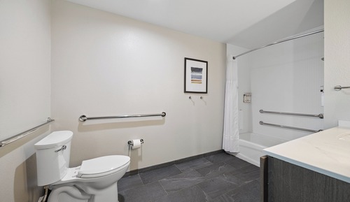 Suite, 2 Queen Beds, Accessible Bathtub (Mobility Accessible)