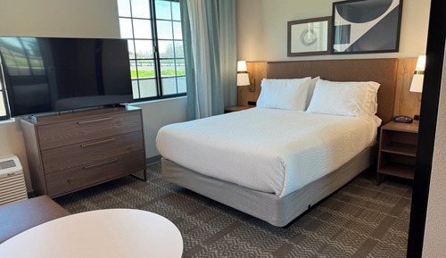 Studio Suite, 1 Queen Bed, Accessible Bathtub (Communications Accessible)