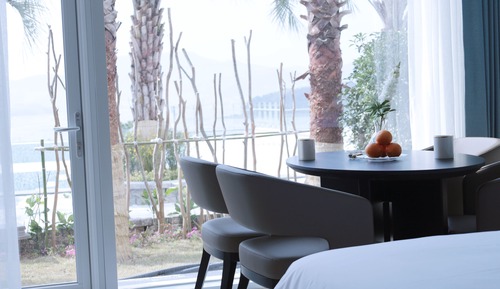 YOUNG SUITE TERRACE