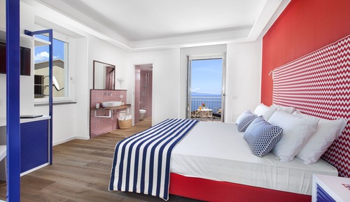 Deluxe Room, Multiple Beds, Sea View