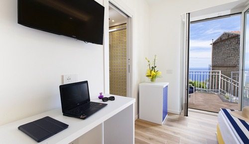 Deluxe Room, 1 Queen Bed, Sea View