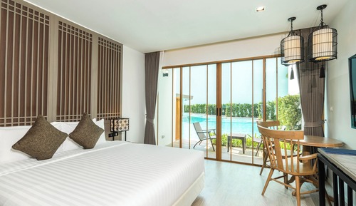 Deluxe Pool Access Room