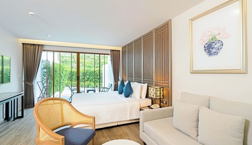 Grand Deluxe Pool Access