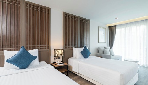 Grand Deluxe Pool Access