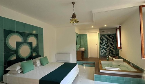 Double Room, Ensuite, Mountain View (Verde)