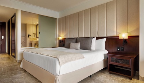 Signature Level Junior Suite Pool Access