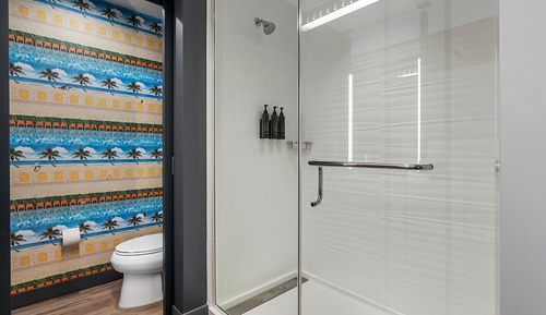 Room, 1 King Bed, Non Smoking, Balcony (Mobility Accessible, Tub)