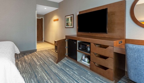 Room, 1 King Bed, Refrigerator & Microwave