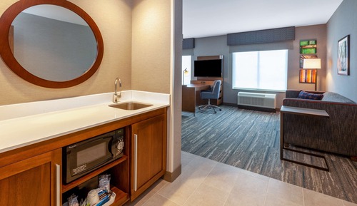 Suite, 1 King Bed, Accessible, Non Smoking (Hearing)