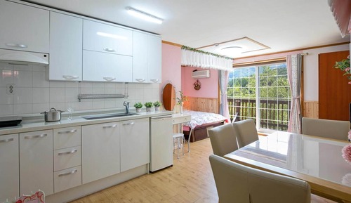 Basic Room, 1 Bedroom (Jangmi-ei-Ddeol ( F3 ))