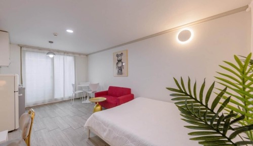 Room (Couple No 12 (Netflix))