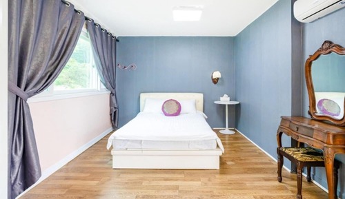 Room (Rosemary (Pets Friendly))