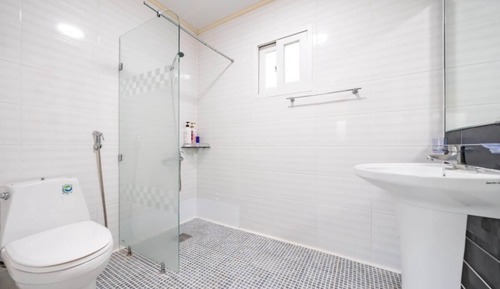 Room (Peppermint (with dog))