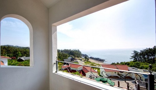 Room (Gadong / Saffron)