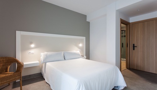 Basic Double or Twin Room, Bathtub