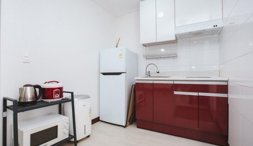 Room (Sky B-dong Room 103)