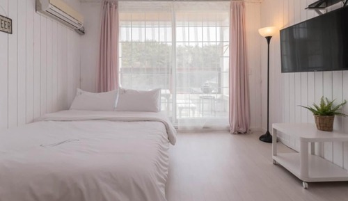 Room (Pinot 301 (Mountain View))