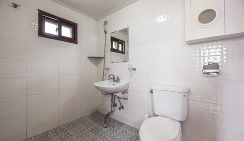 Room (Room 201 (two-room large))