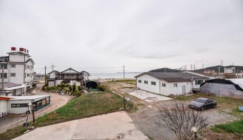 Room (Room 203 (Studio-type Medium))