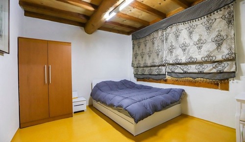 Room (Unshared House)