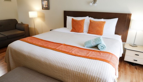 Classic Room, 1 Queen Bed, Single Whirlpool Tub, Balcony