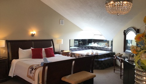 Presidential Room, 1 King Bed, Jetted Tub