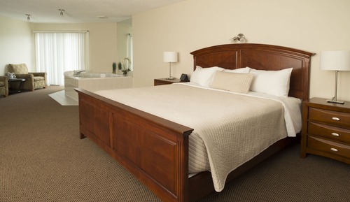 Deluxe Room, 1 Queen Bed, Jetted Tub