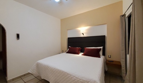 Family Room, 1 King Bed